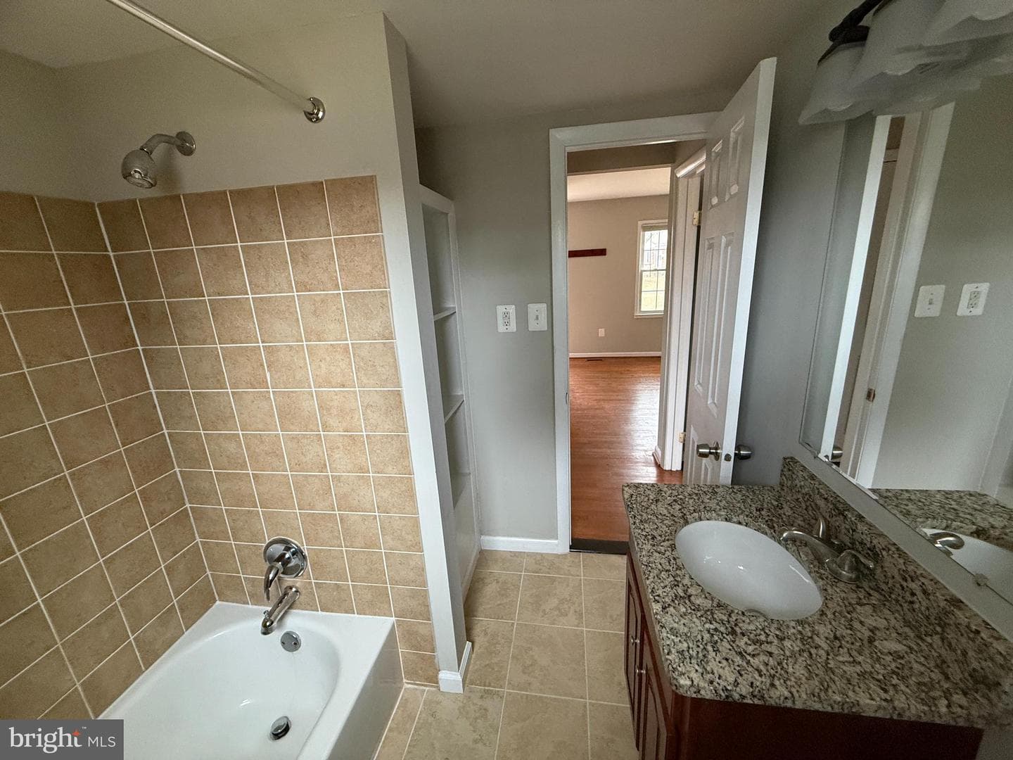 4542 Kingston Road photo 4