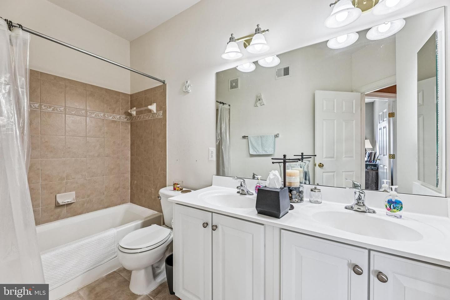 2488 Eastbourne Drive #313 photo 26