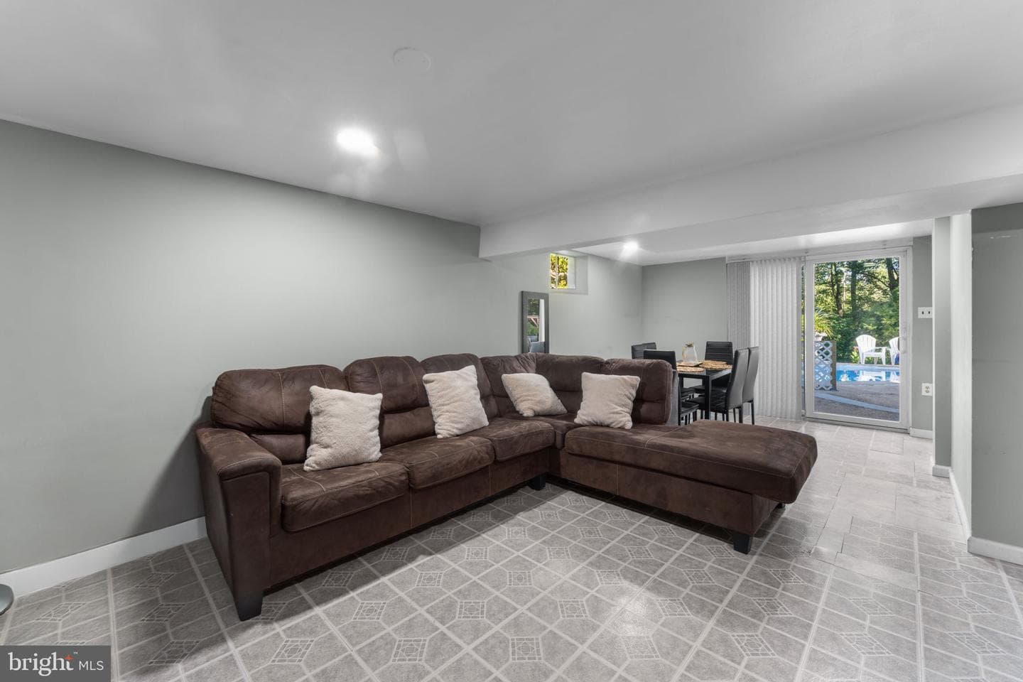 1407 Colchester Road photo 21