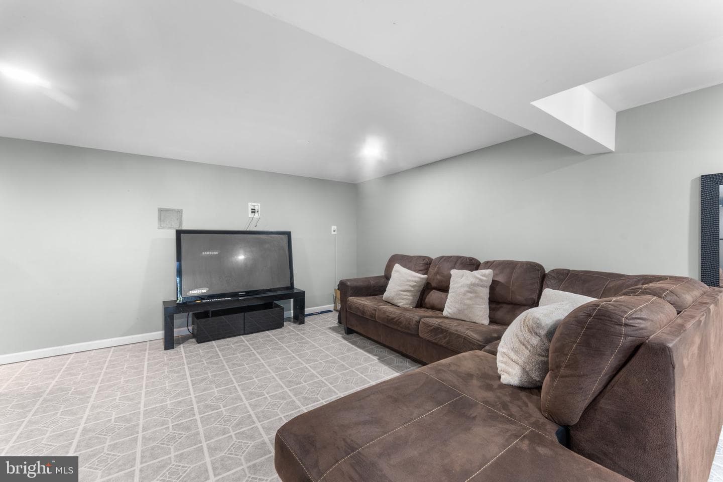 1407 Colchester Road photo 22