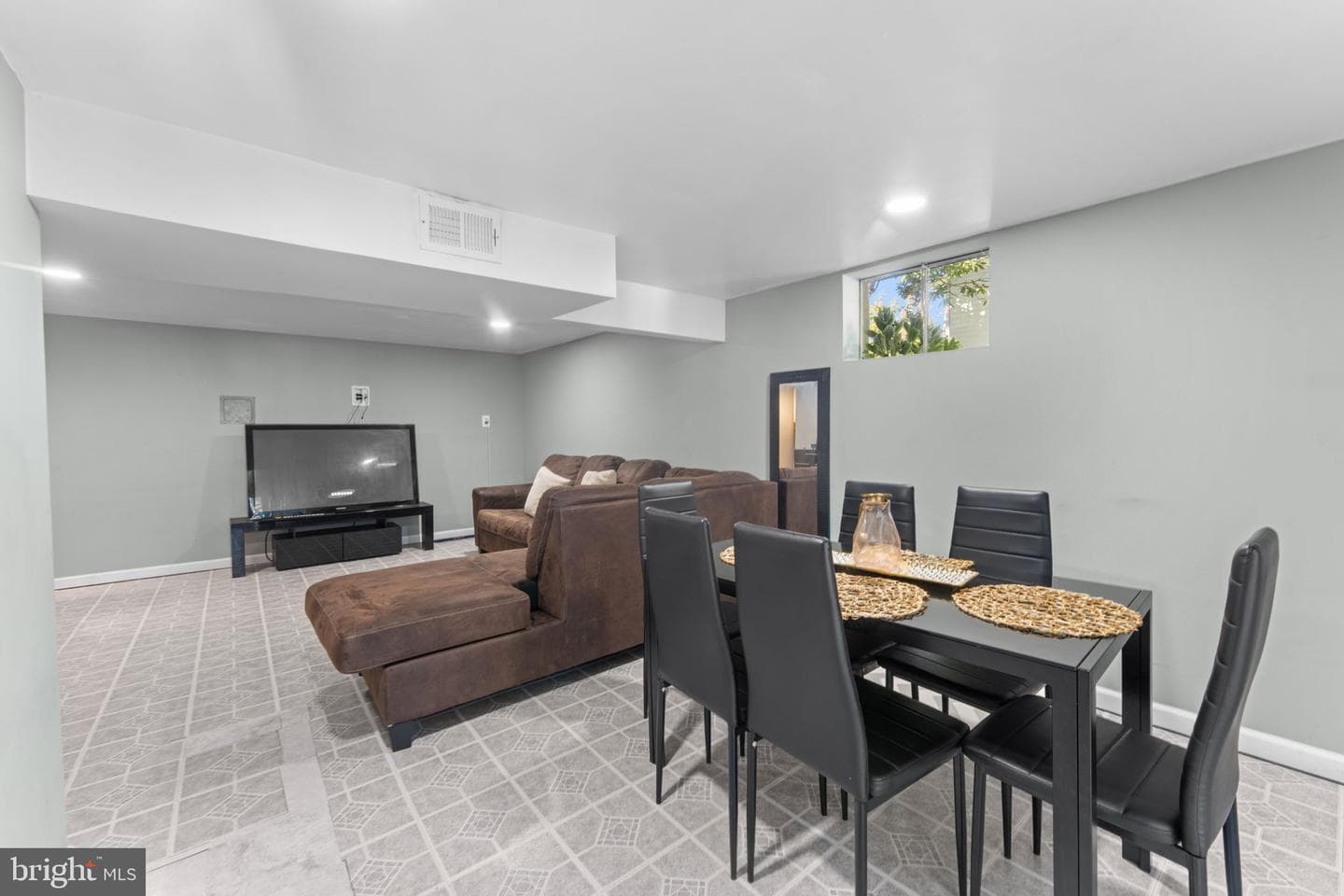 1407 Colchester Road photo 23