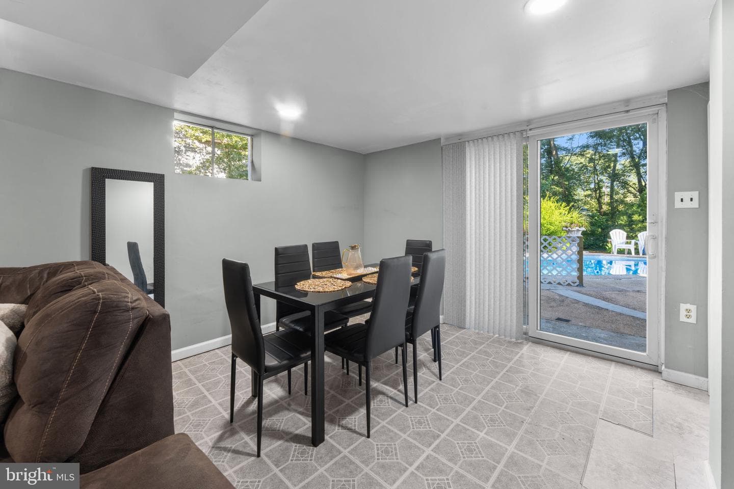 1407 Colchester Road photo 24