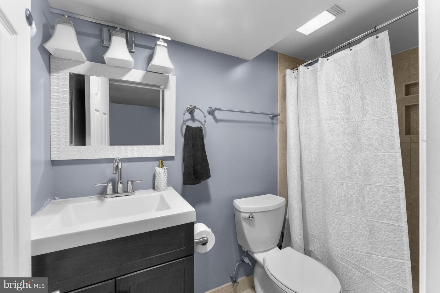 1407 Colchester Road photo 25