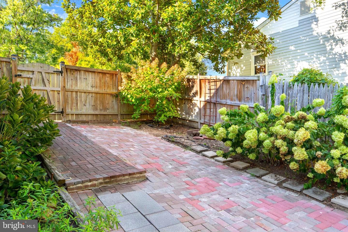 1407 Colchester Road photo 31