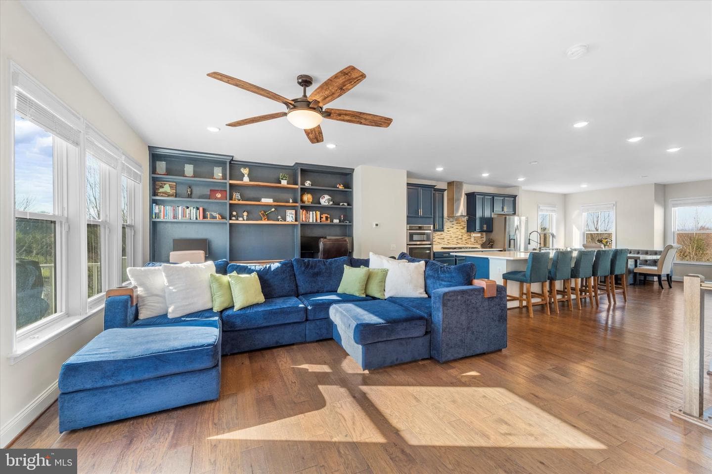 2033 Alder Lane photo 4