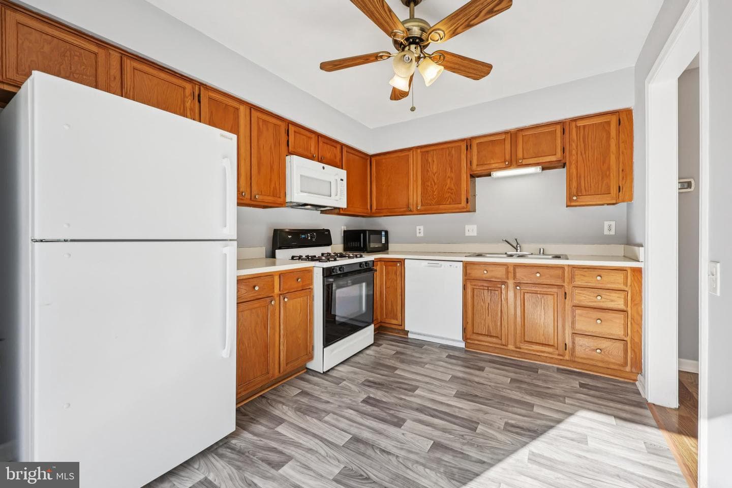 7860 Rebel Walk Drive photo 10