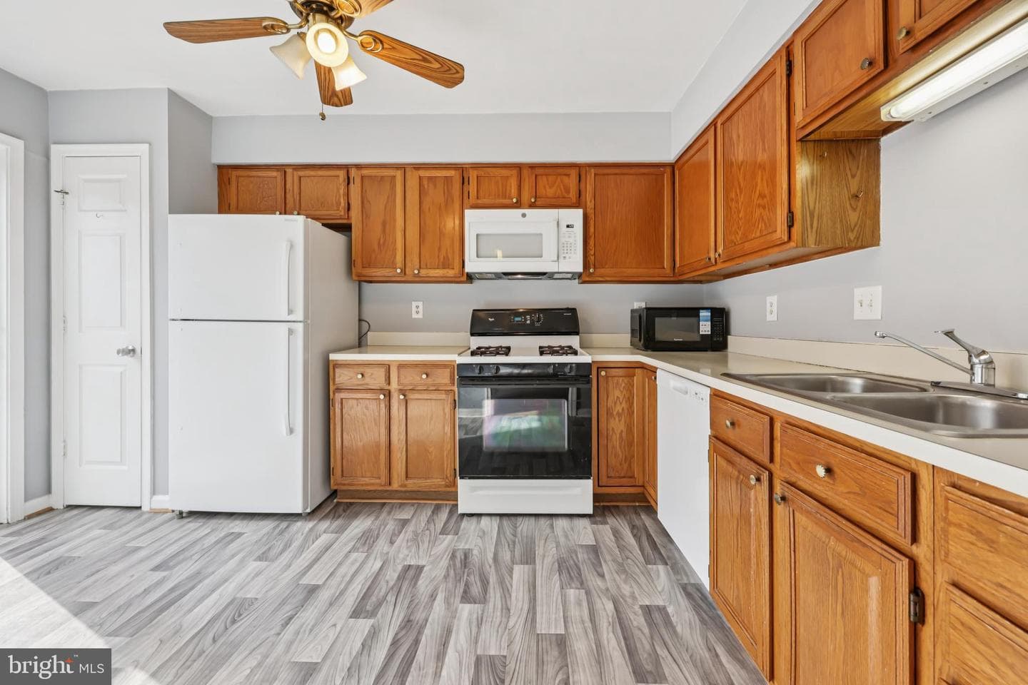 7860 Rebel Walk Drive photo 9