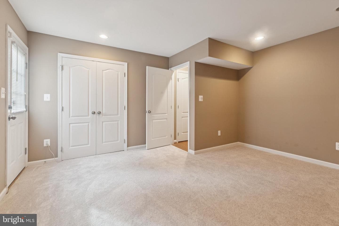 2922 Truffle Oak Place photo 5