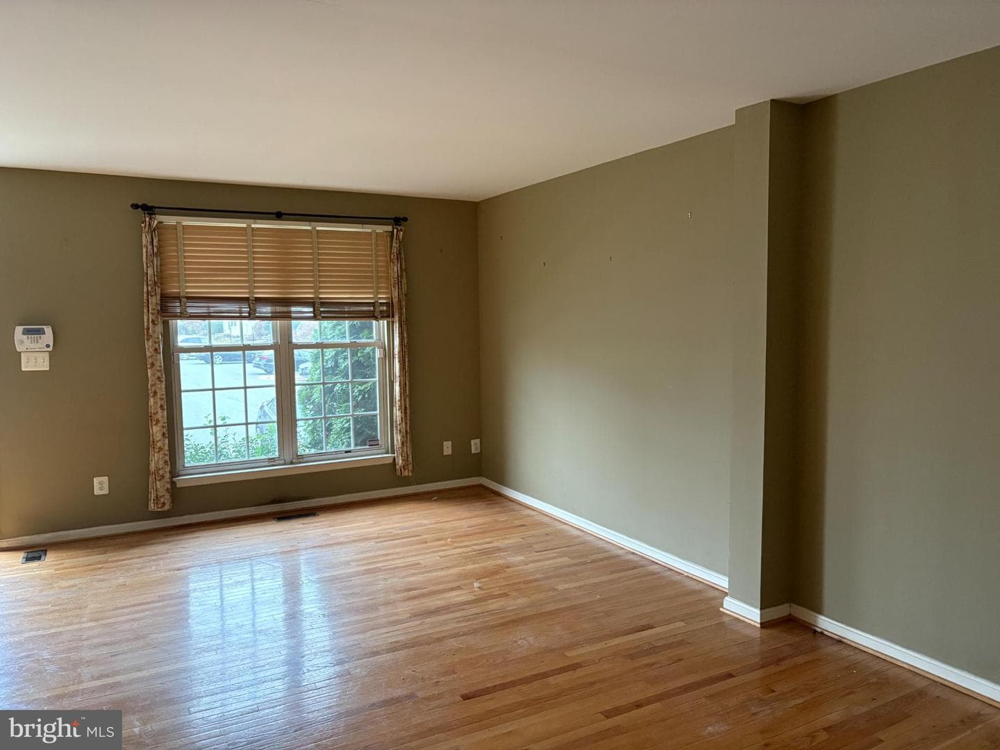 8831 Howland Place photo 6