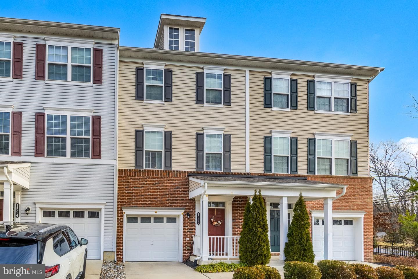 1592 Dorothy Lane photo 2