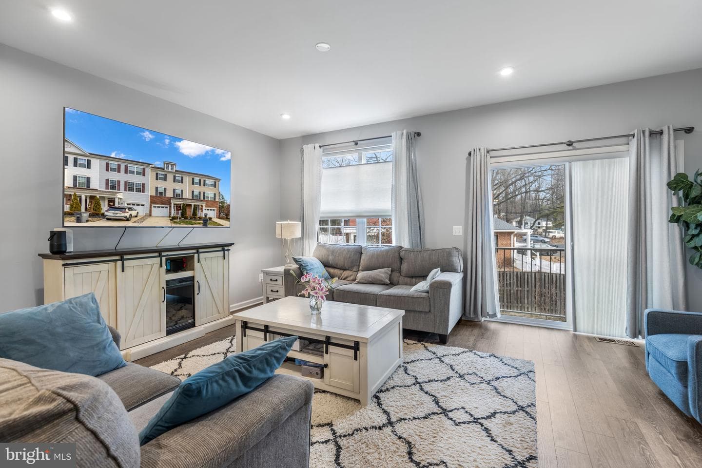1592 Dorothy Lane photo 5