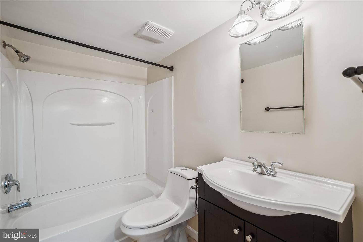 1541 Colonial Drive #203 photo 12