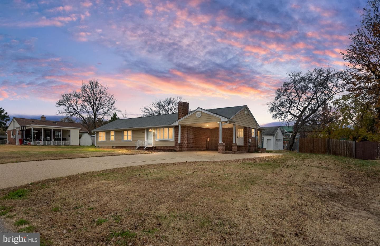 1412 Devils Reach Road photo 2