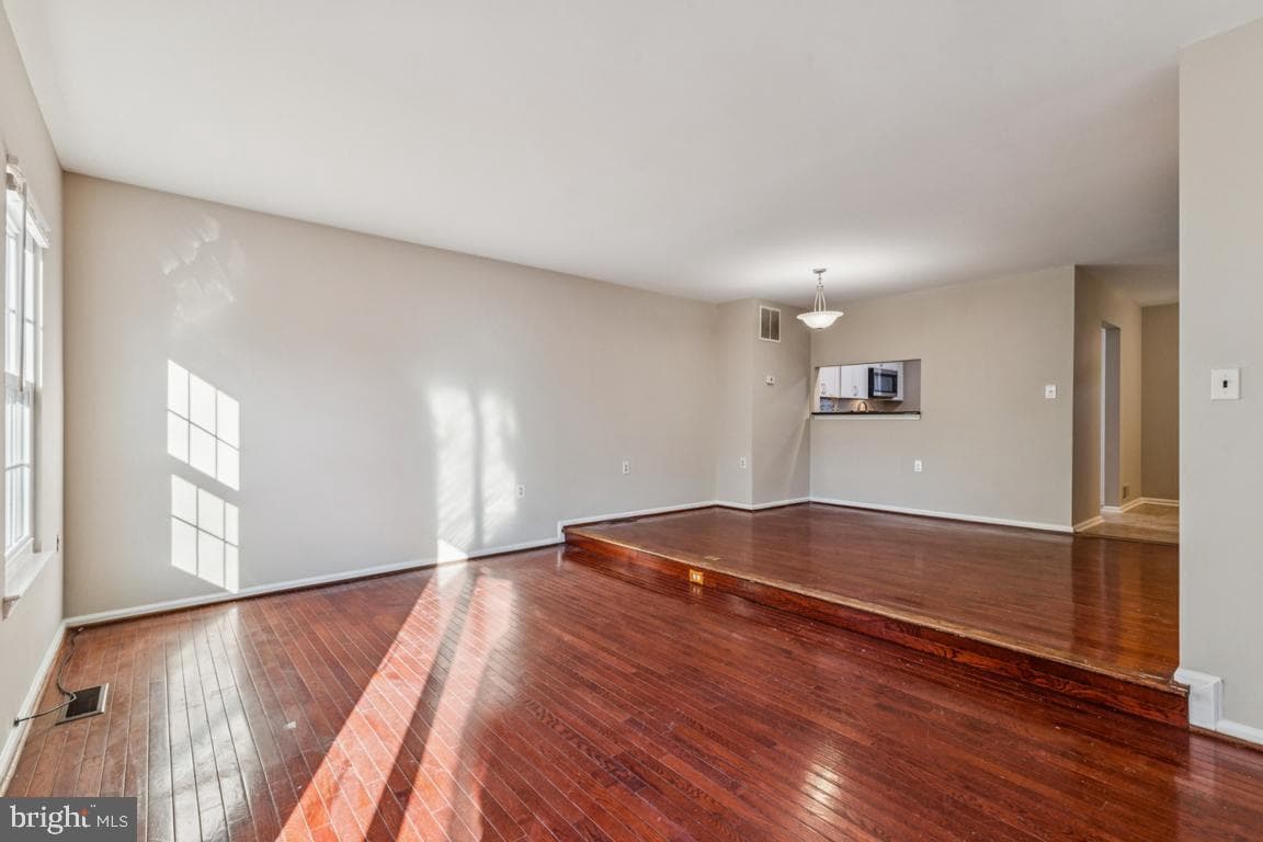 7832 Brookview Court photo 4