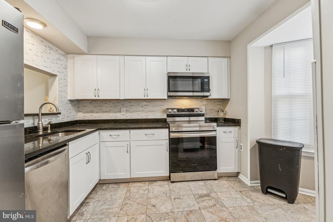 7832 Brookview Court photo 5