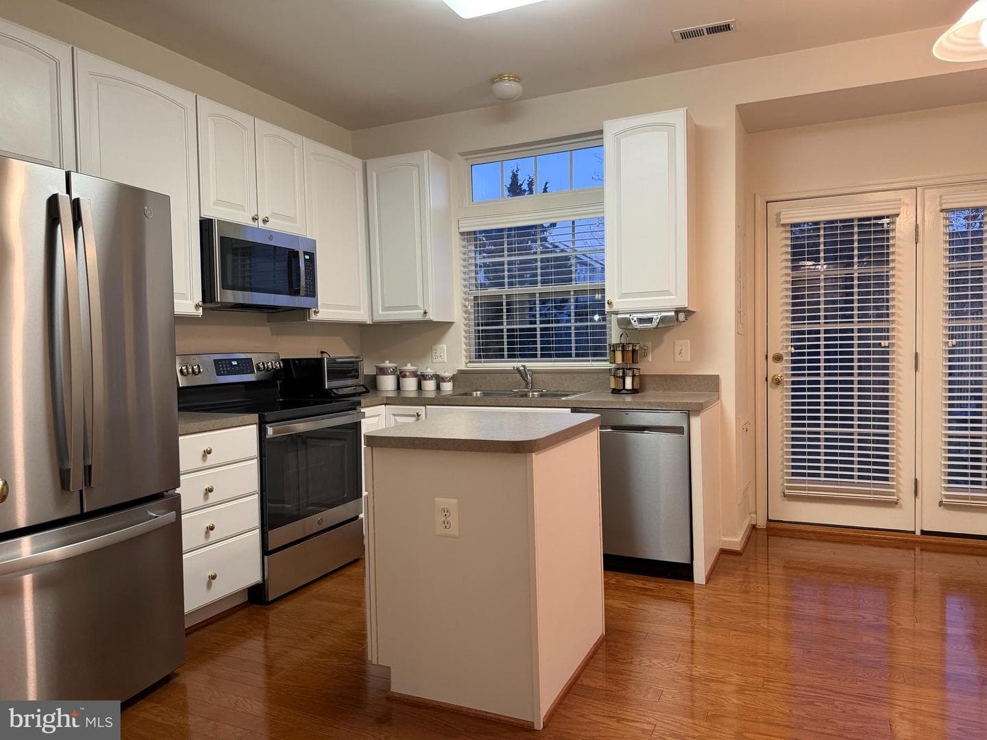 9846 Maitland Loop photo 4