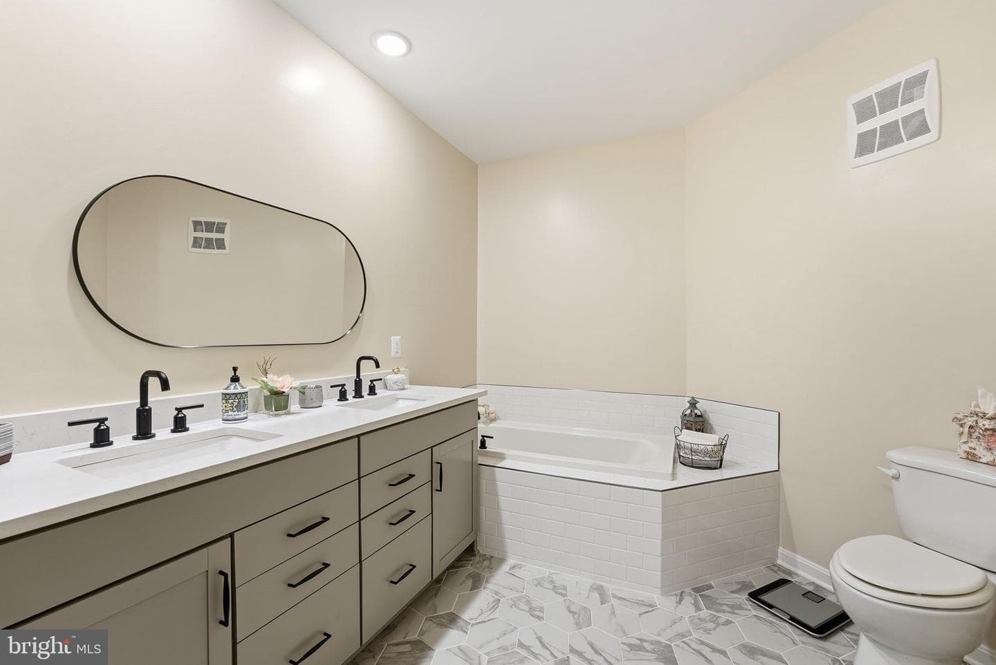 13950 Englefield Drive #302 photo 16