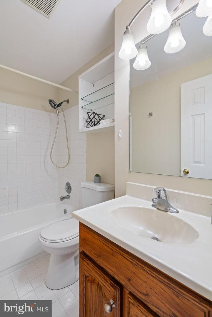 5606 Roundtree Drive photo 23