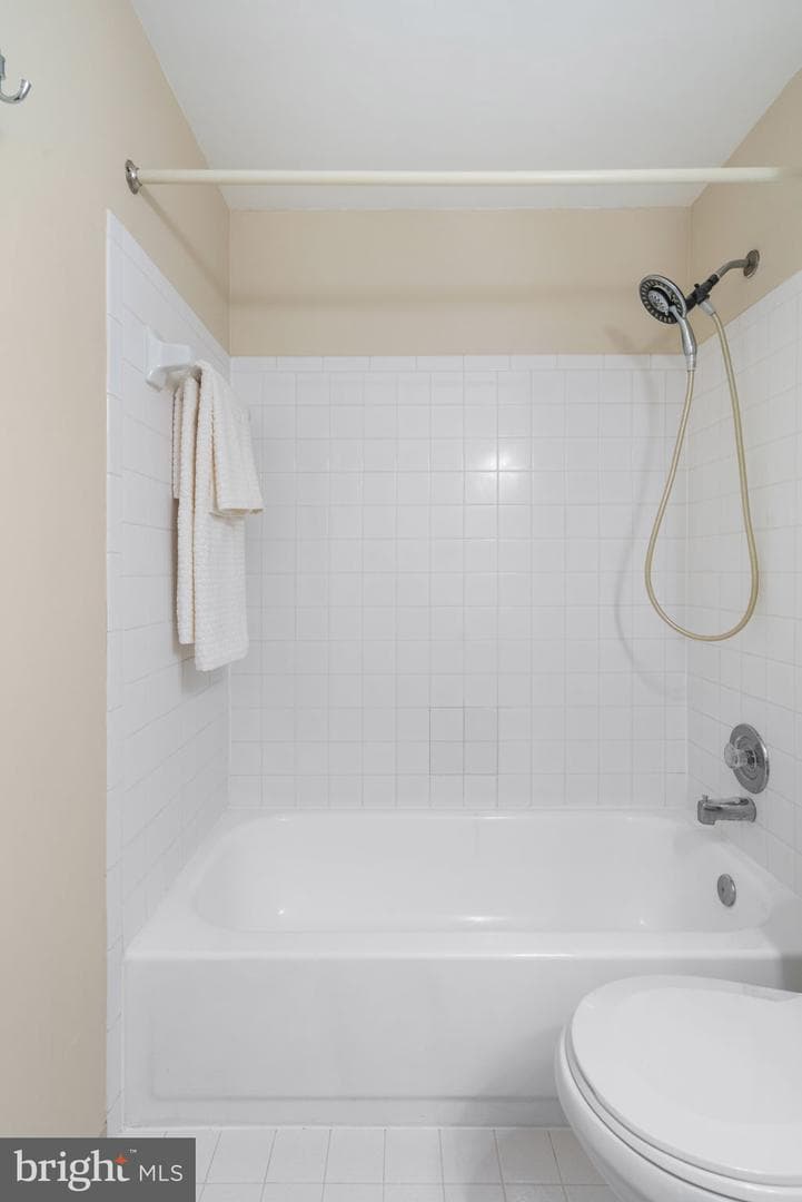 5606 Roundtree Drive photo 24