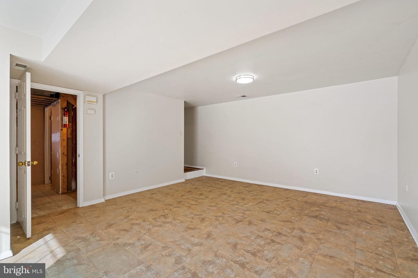 5606 Roundtree Drive photo 27