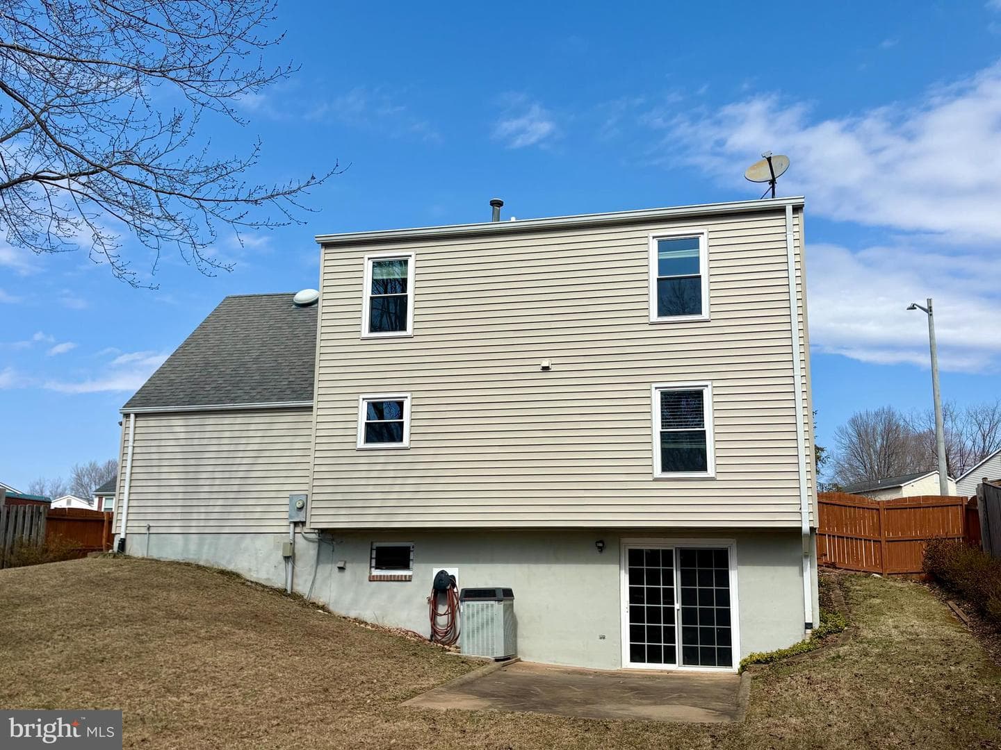 5606 Roundtree Drive photo 3