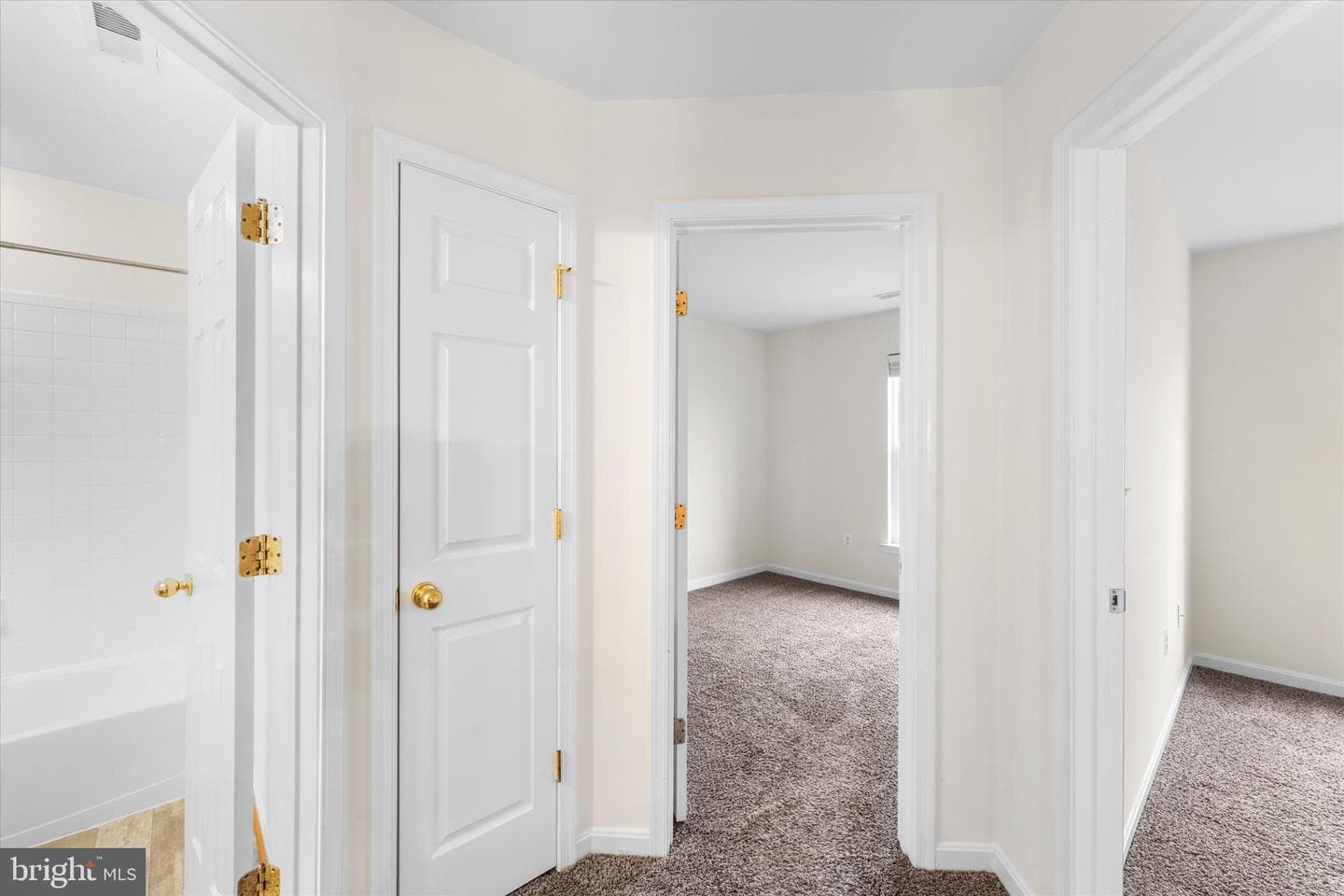2509 Oak Tree Lane photo 18