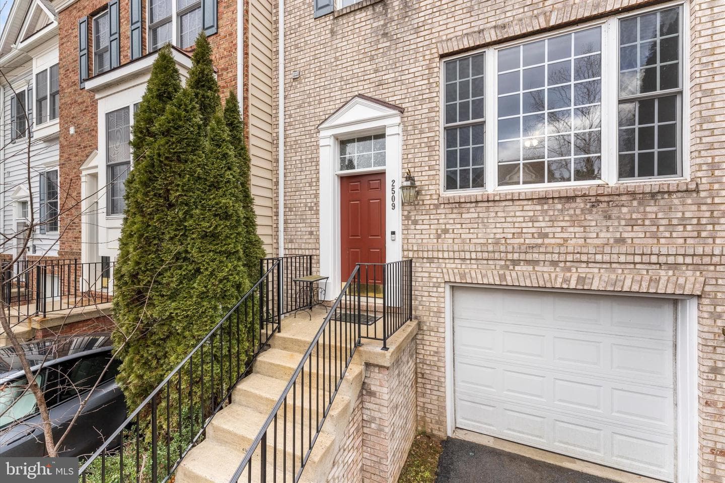 2509 Oak Tree Lane photo 4