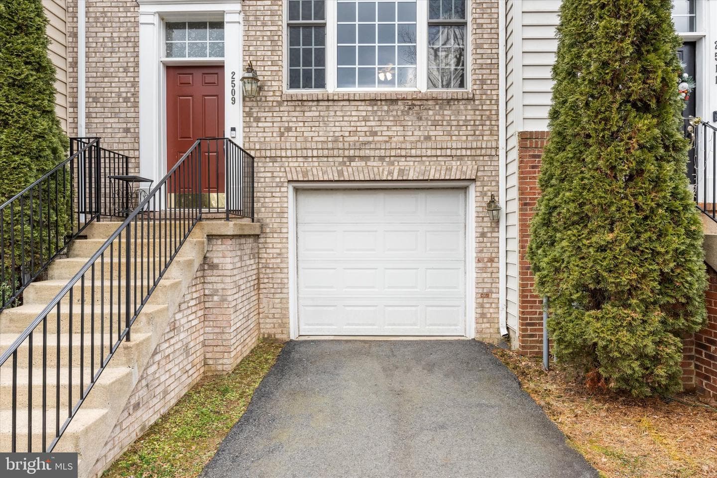 2509 Oak Tree Lane photo 5