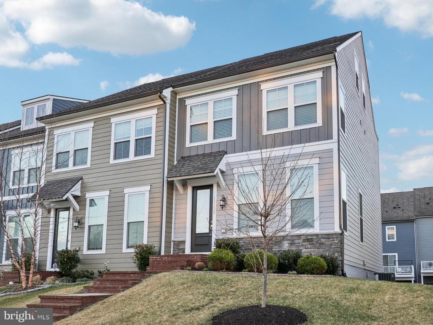 1733 Autumn Maple Leaf Drive
