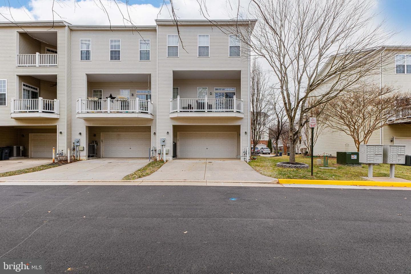 15922 Greymill Manor Drive photo 3