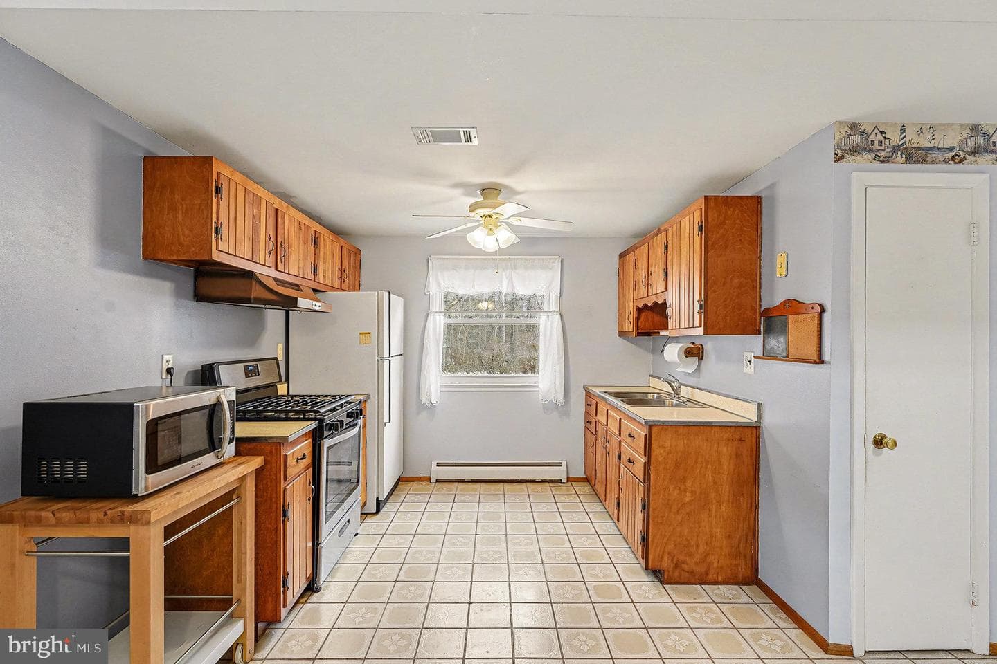 14347 Belleville Avenue photo 4