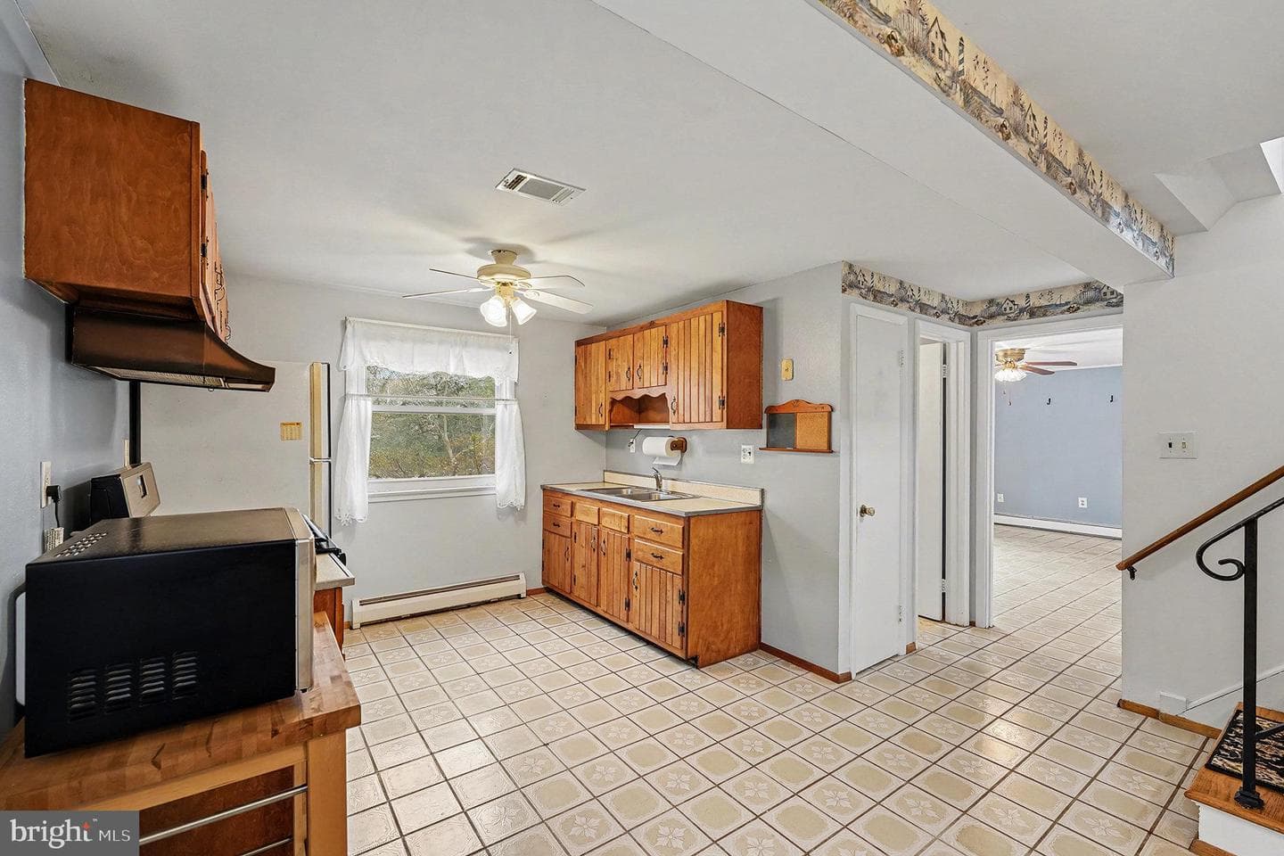14347 Belleville Avenue photo 5