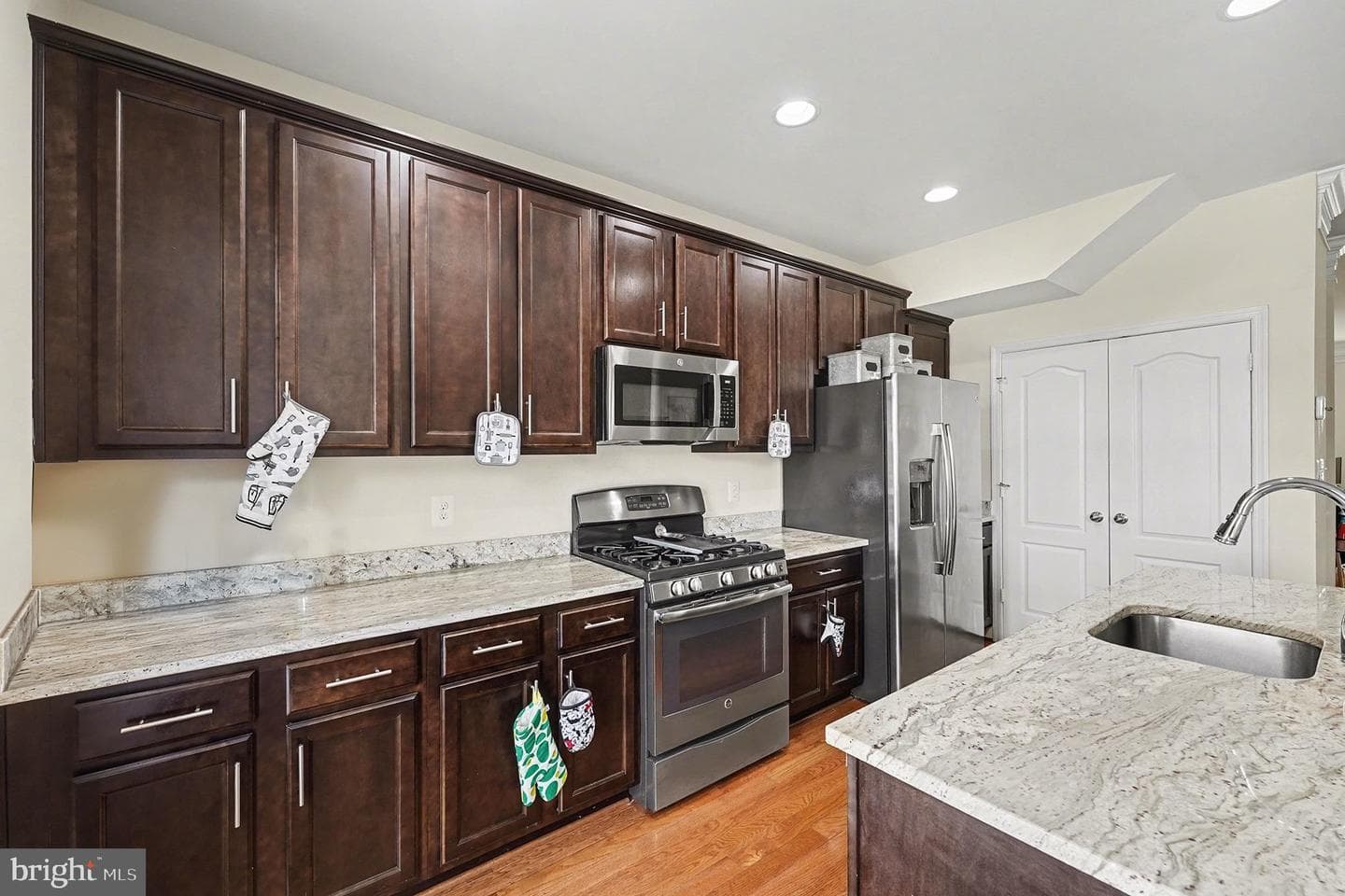 4440 Potomac Highlands Circle photo 9