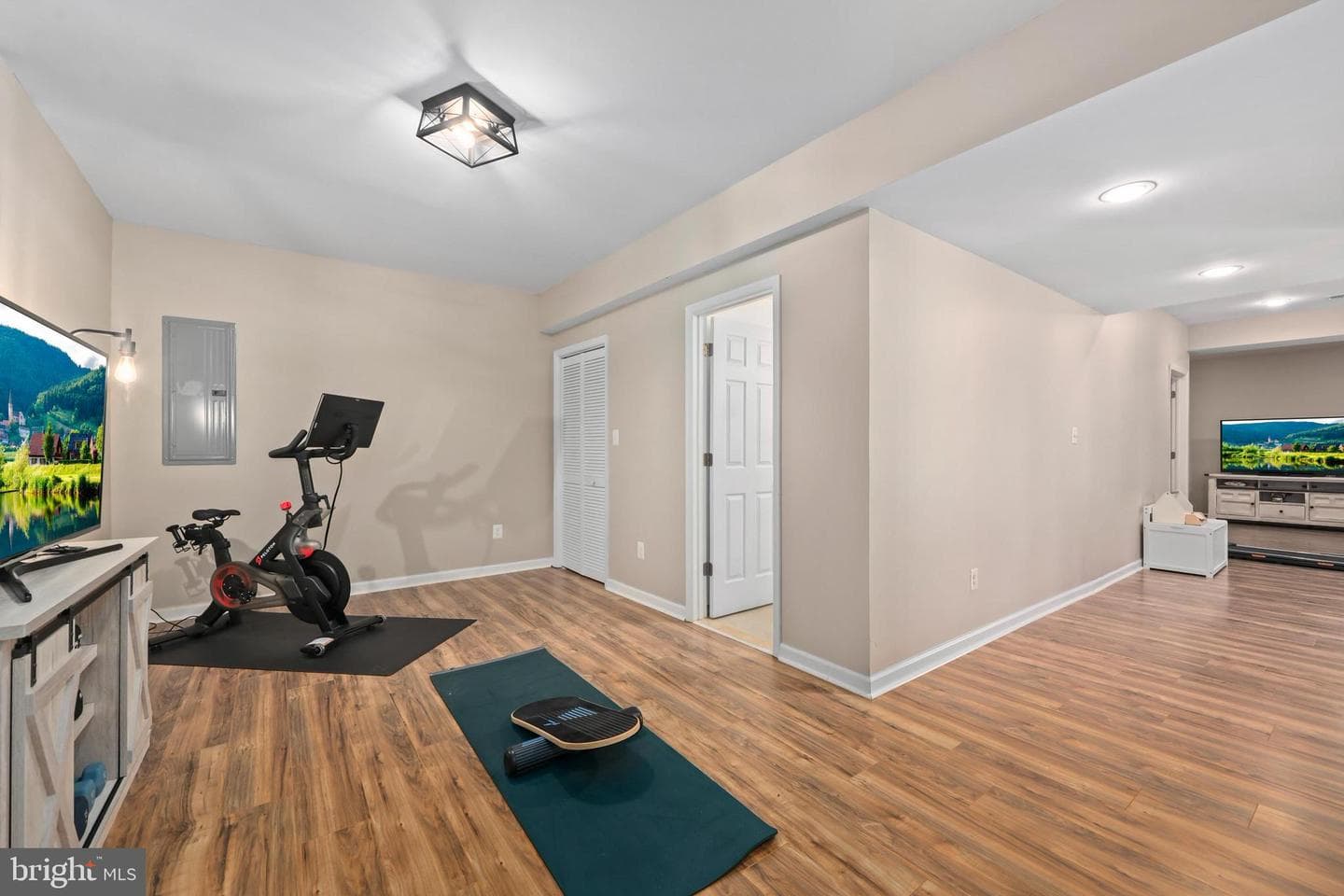 16128 Hinman Place photo 36