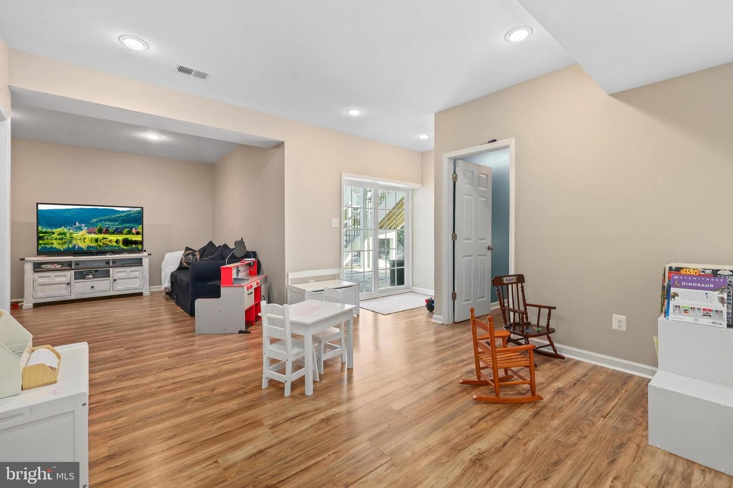 16128 Hinman Place photo 38