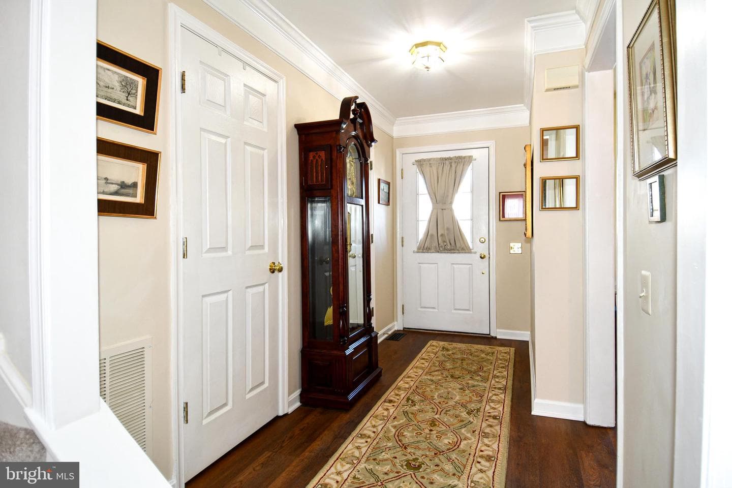 2697 McGuffeys Court photo 4