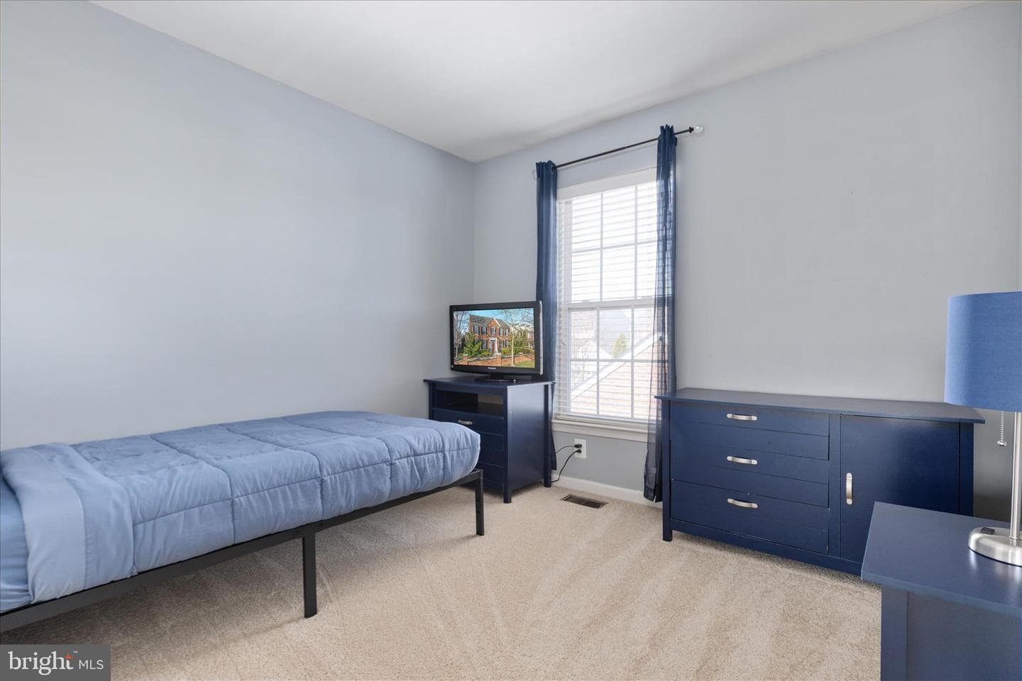 18009 Densworth Mews photo 25