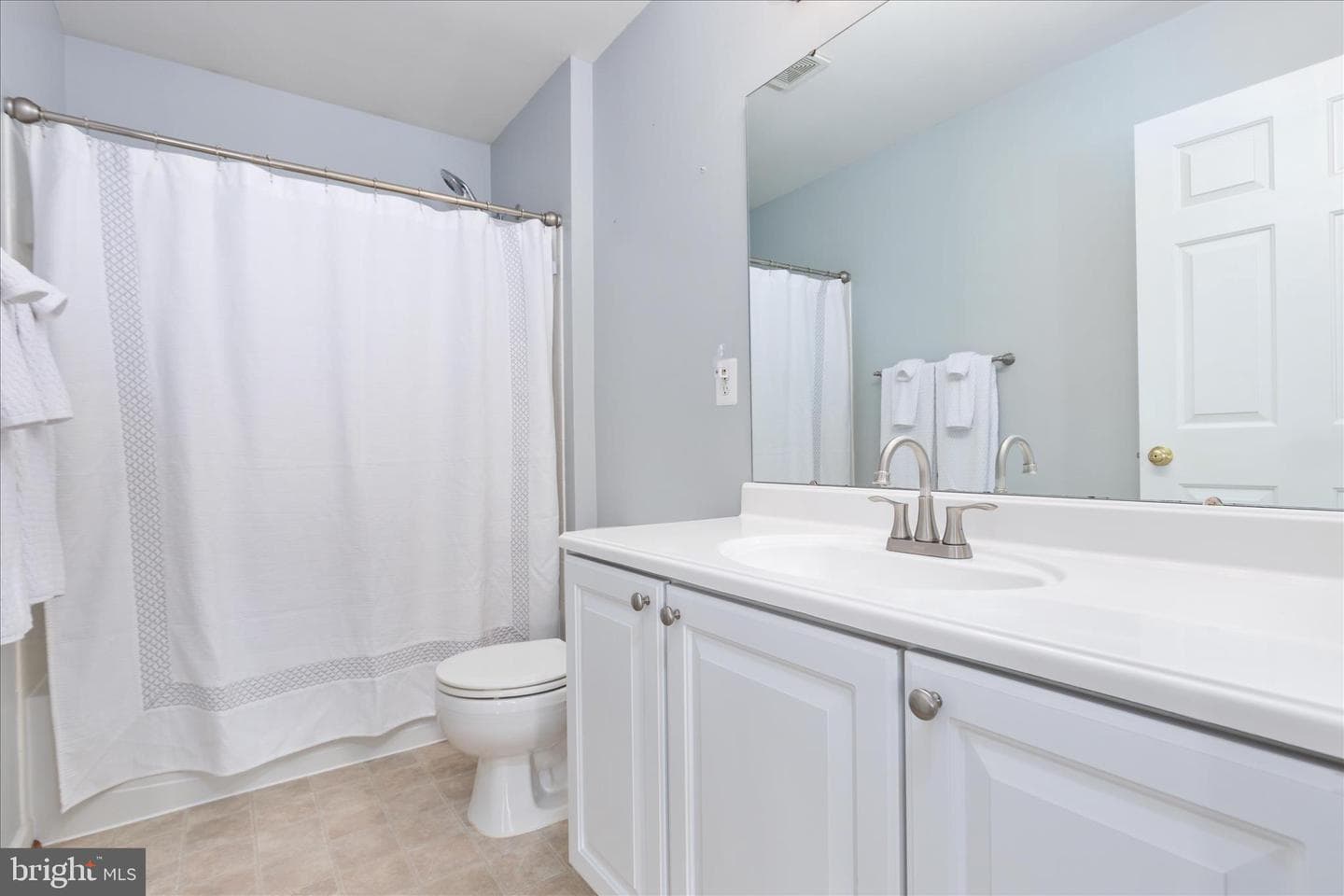 18009 Densworth Mews photo 26