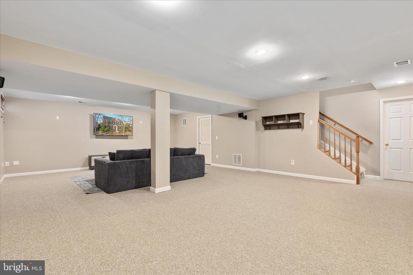 18009 Densworth Mews photo 28