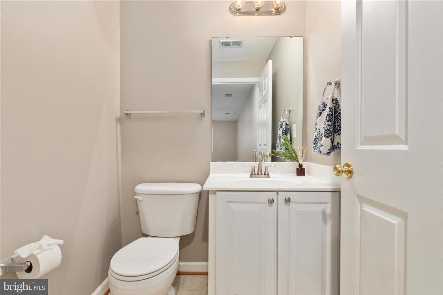 18009 Densworth Mews photo 29