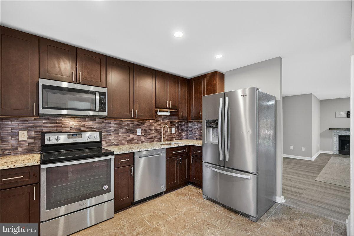 16294 Taconic Circle photo 6
