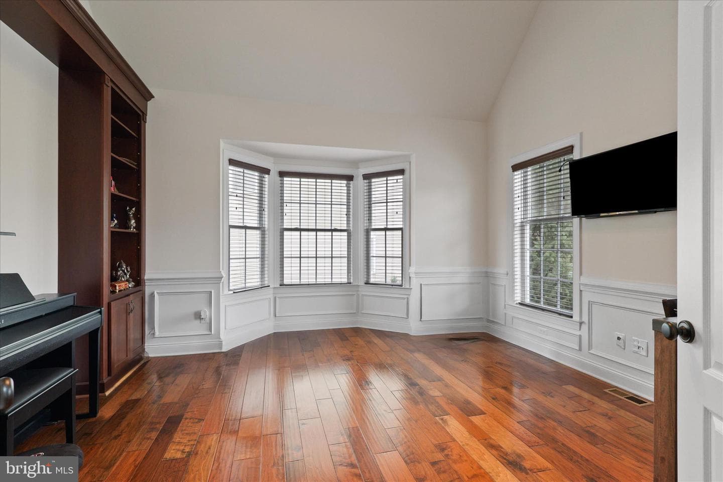 5806 Waterloo Bridge Circle photo 10