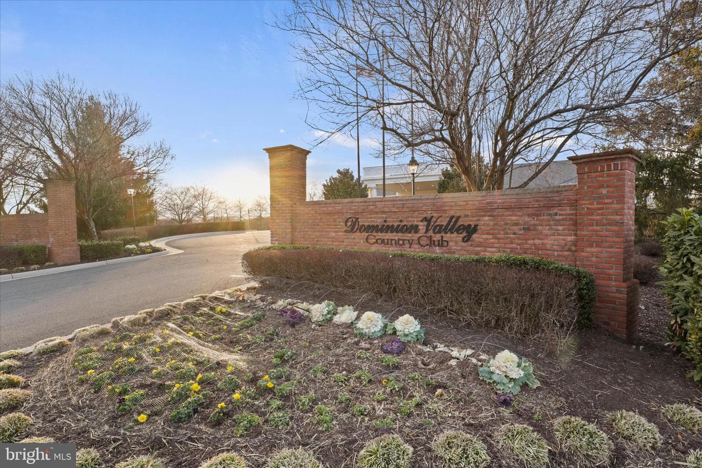 5806 Waterloo Bridge Circle photo 2