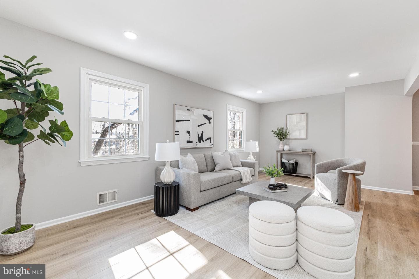 1427 Admiral Drive photo 4