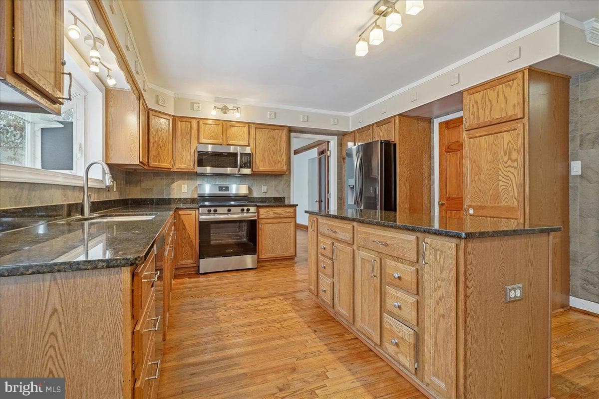 4790 Stonehurst Drive photo 6