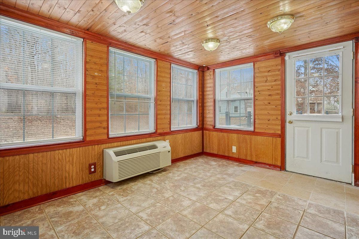 4790 Stonehurst Drive photo 9