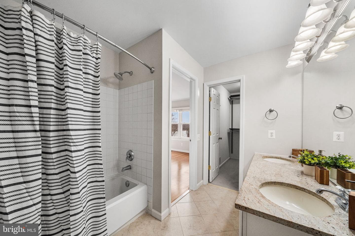 11525 Bertram Street photo 36