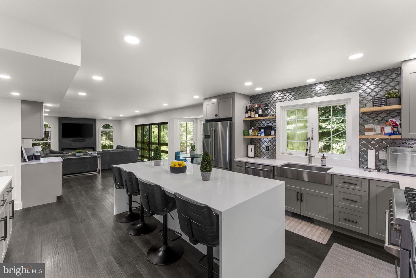 6658 Fox Den Road photo 3