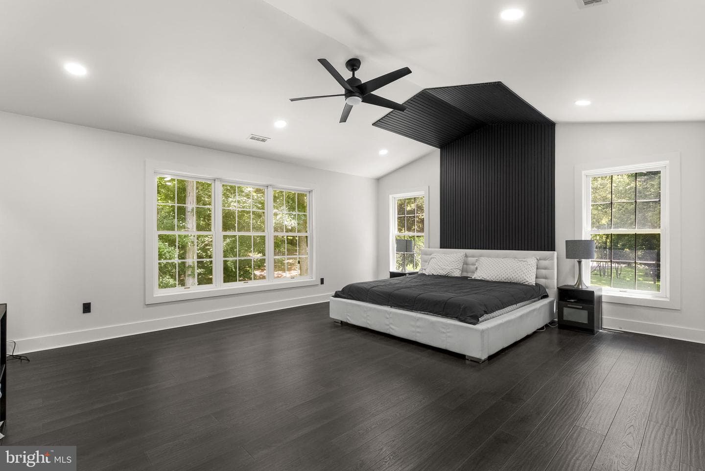 6658 Fox Den Road photo 4