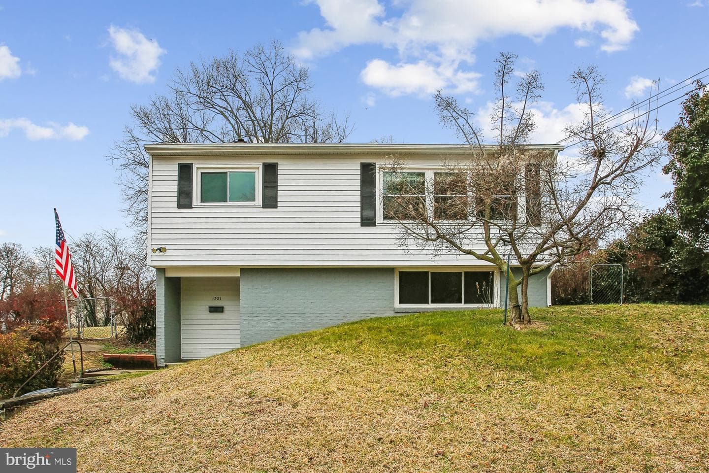 1521 Indiana Avenue photo 2